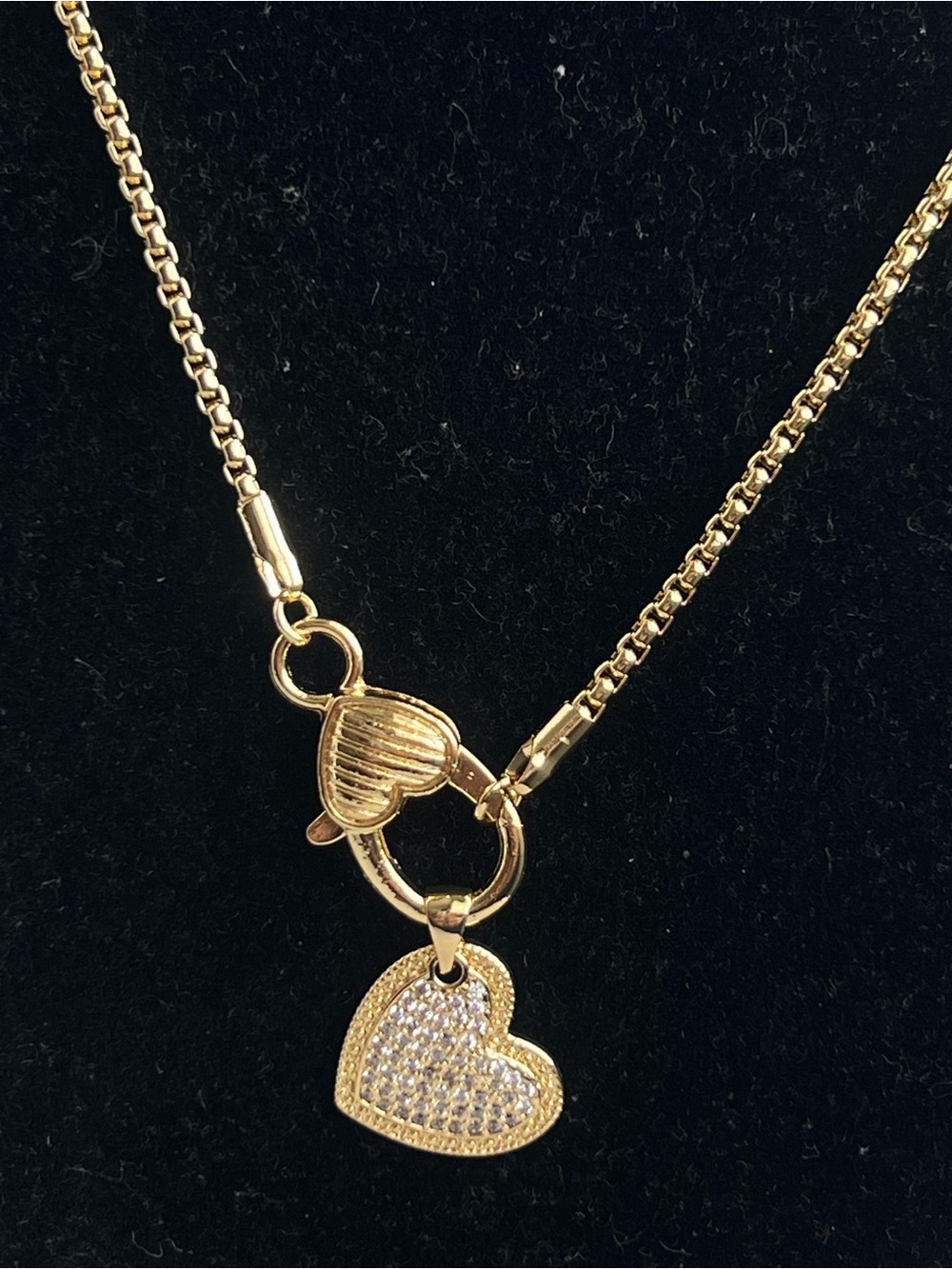 Gold Heart pavé Pendant Necklace with lobster claw clasp - Picture 2 of 3